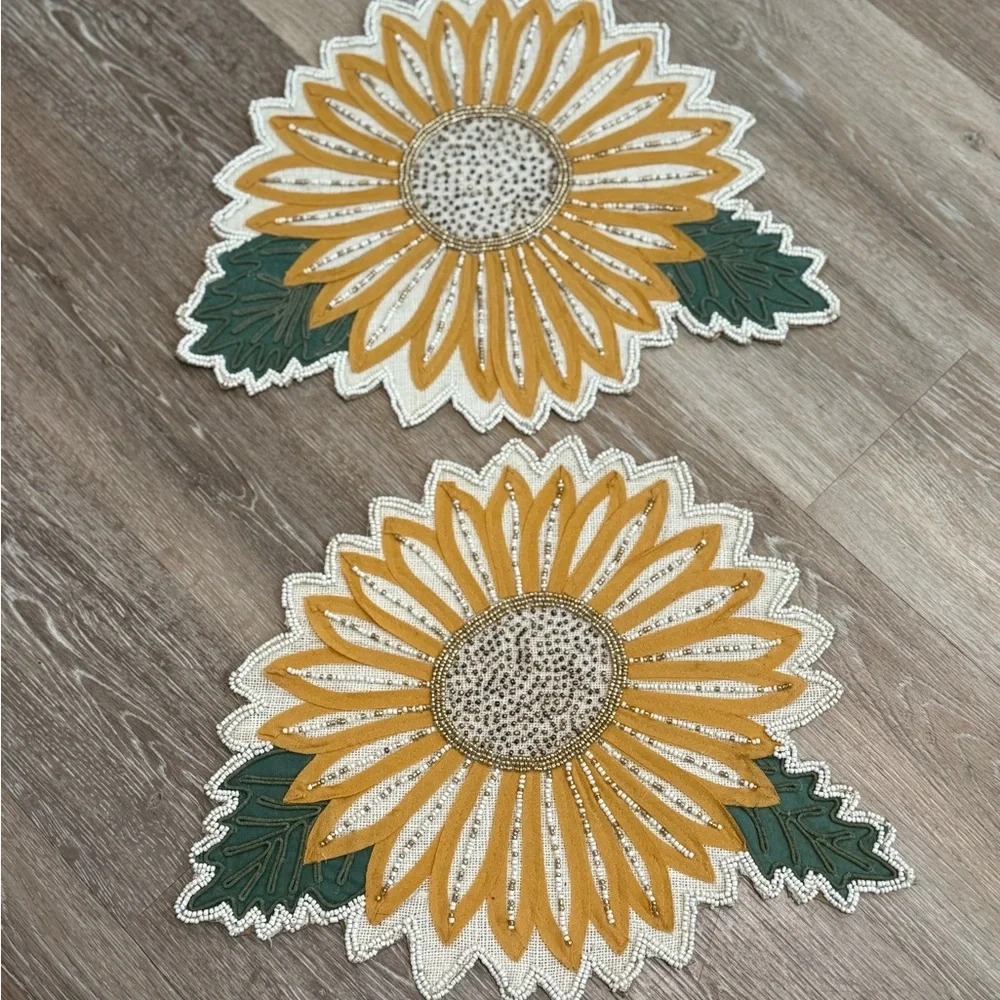 NWT Kohl's Embellished Burlap Sunflower Runner & Placemats Set